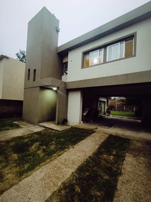 En vena hermosa casa apta credito con terreno zona Golf