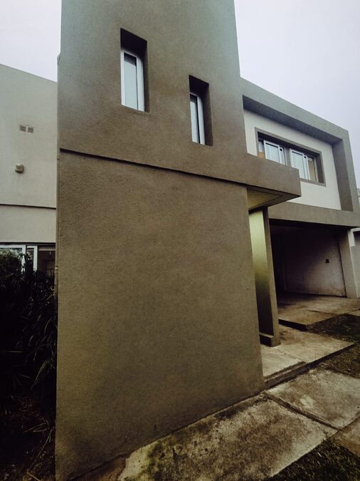 En vena hermosa casa apta credito con terreno zona Golf