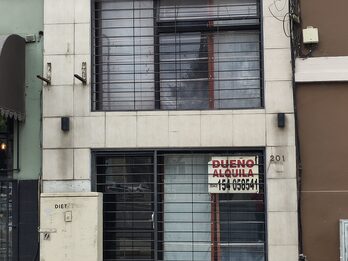 LOCAL ENFRENTE ESCUELA BELGRANO