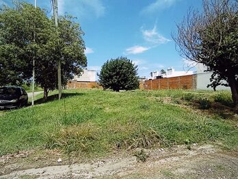 En venta terreno en esquina zona acceso Norte , cercano a Blas Parera