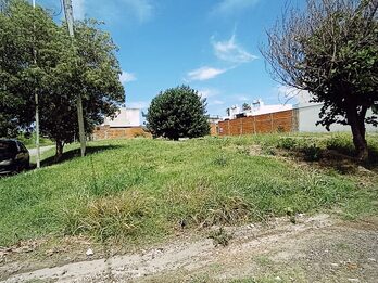 En venta terreno en esquina zona acceso Norte , cercano a Blas Parera