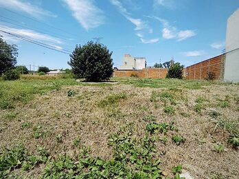 En venta terreno en esquina zona acceso Norte , cercano a Blas Parera