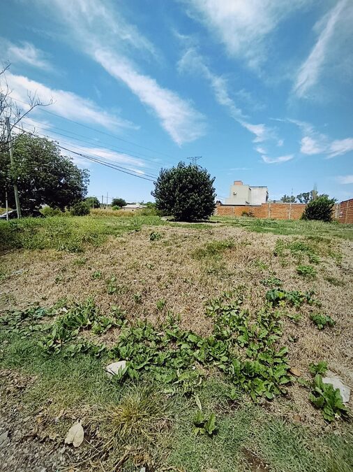 En venta terreno en esquina zona acceso Norte , cercano a Blas Parera