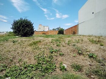 En venta terreno en esquina zona acceso Norte , cercano a Blas Parera