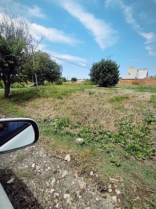En venta terreno en esquina zona acceso Norte , cercano a Blas Parera