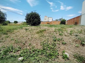 En venta terreno en esquina zona acceso Norte , cercano a Blas Parera