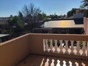 En venta hermosa casa con pileta zona Grella y Alte. Brown
