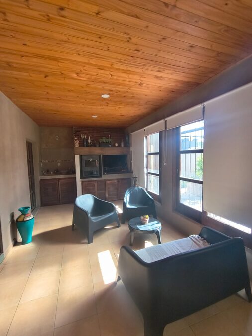 En venta hermosa casa con pileta zona Grella y Alte. Brown