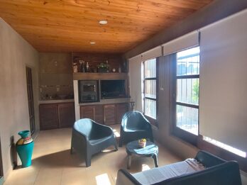 En venta hermosa casa con pileta zona Grella y Alte. Brown