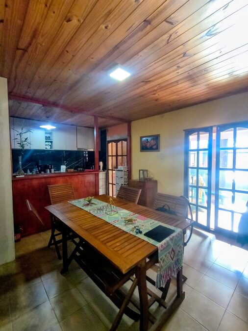 En venta hermosa casa con pileta zona Grella y Alte. Brown