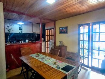 En venta hermosa casa con pileta zona Grella y Alte. Brown