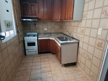 En venta departamento 3 dormitorios amplio, con balcón , contrafrente zona centro Civico