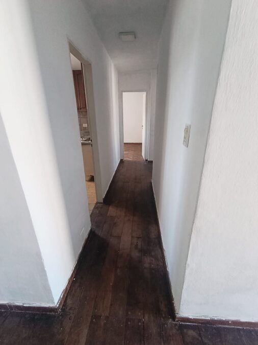 En venta departamento 3 dormitorios amplio, con balcón , contrafrente zona centro Civico