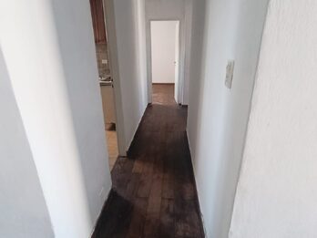 En venta departamento 3 dormitorios amplio, con balcón , contrafrente zona centro Civico
