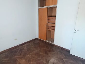En venta departamento 3 dormitorios amplio, con balcón , contrafrente zona centro Civico