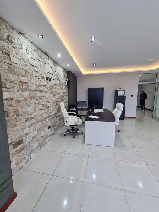 Alquiler 3 oficinas amplias zona centro.