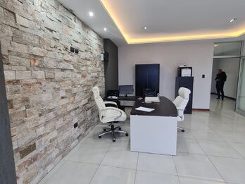 Alquiler 3 oficinas amplias zona centro.