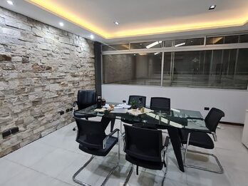 Alquiler 3 oficinas amplias zona centro.