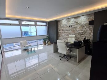 Alquiler 3 oficinas amplias zona centro.
