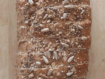Pan lactal 100% integral con semillas (550g aprox.)