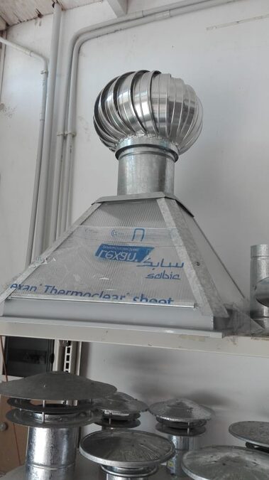 Claraboya con extractor eolico
