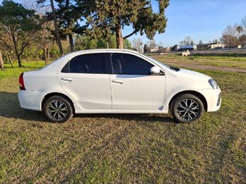 Vendo Toyota etios Xls at