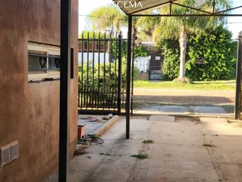 VENTA - Casa 2 Dormitorios en Esquina -  San Benito