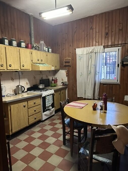 VENTA DE CASA 2 DORMITORIO ZONA BLAS PARERA Y ALMAFUERTE