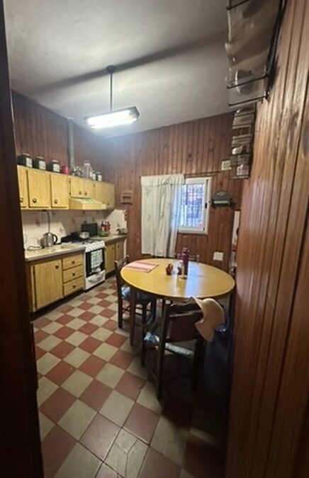 VENTA DE CASA 2 DORMITORIO ZONA BLAS PARERA Y ALMAFUERTE