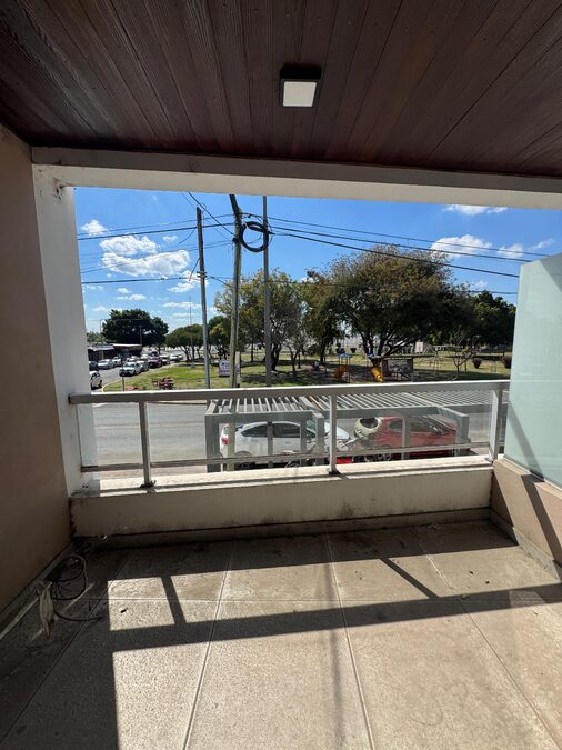VENDO DE PARTAMENTO 1 DORMITORIO CON COCHERA - ZONA PARQUE