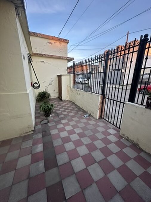 VENTA DE CASA 2 DORMITORIO ZONA BLAS PARERA Y ALMAFUERTE