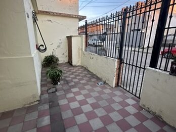 VENTA DE CASA 2 DORMITORIO ZONA BLAS PARERA Y ALMAFUERTE