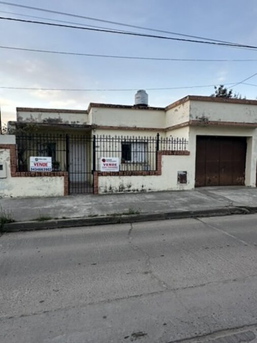 VENTA DE CASA 2 DORMITORIO ZONA BLAS PARERA Y ALMAFUERTE