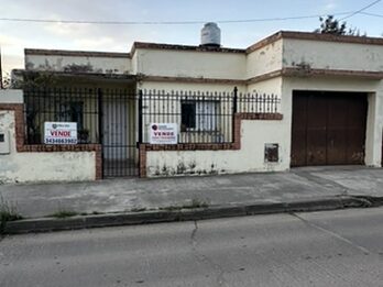 VENTA DE CASA 2 DORMITORIO ZONA BLAS PARERA Y ALMAFUERTE