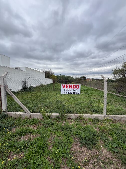 VENDO TERRENO EN LOS ROBLES 1826 - 471 M2