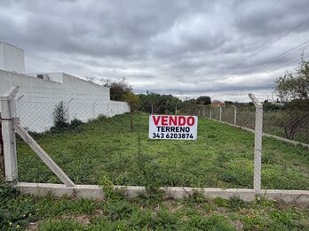 VENDO TERRENO EN LOS ROBLES 1826 - 471 M2