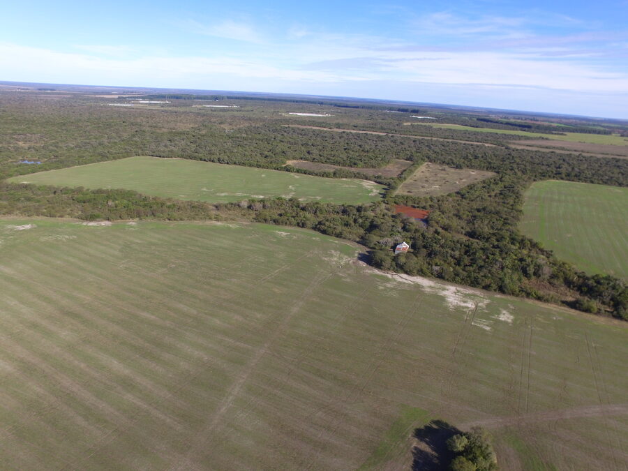 EN VENTA CAMPO MIXTO 70 HAS EN SANTA ELENA CON MEJORAS