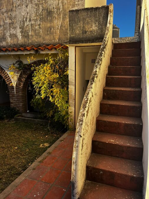 ALQUILO AMPLIA CASA EN ZONA ECHAGÜE CASI PERÓN