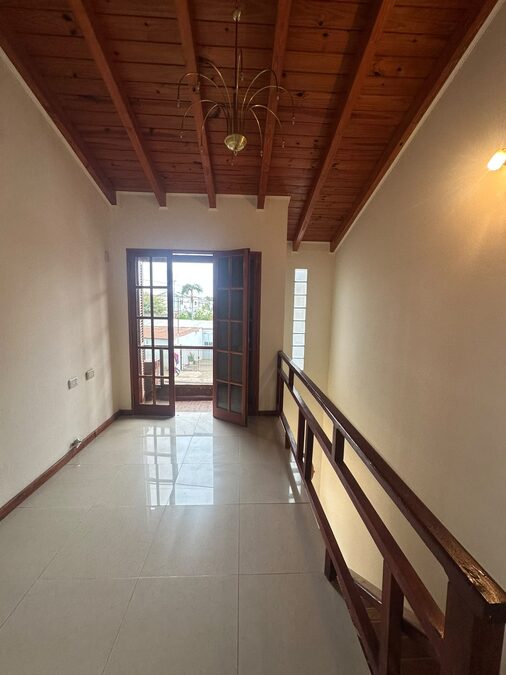 Urdinarrain 396 / Casa Comercial.