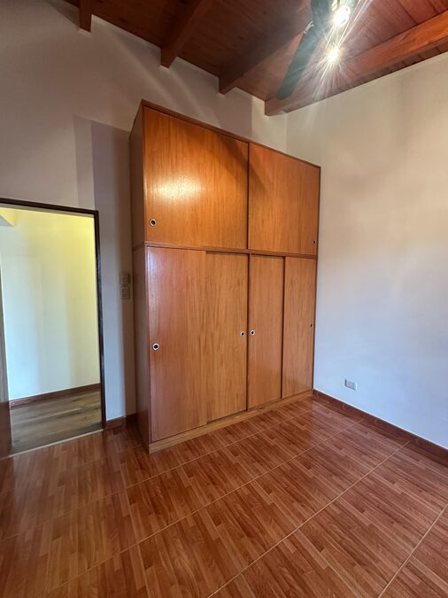 Urdinarrain 396 / Casa Comercial.
