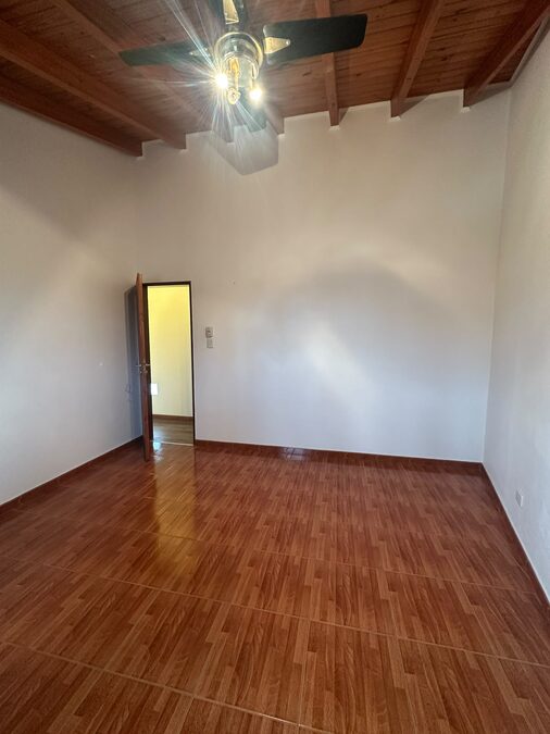 Urdinarrain 396 / Casa Comercial.