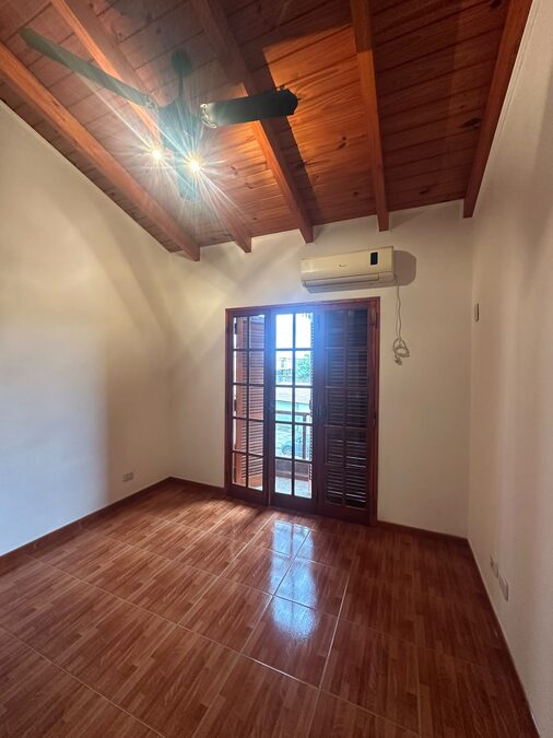 Urdinarrain 396 / Casa Comercial.