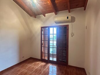 Urdinarrain 396 / Casa Comercial.