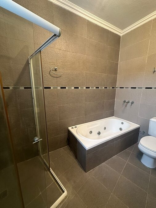 Urdinarrain 396 / Casa Comercial.