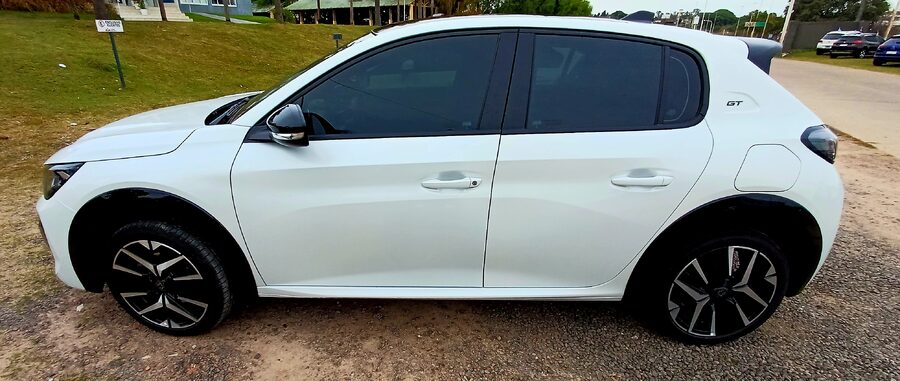 Vendo Peugeot 208 GT200 línea nueva 2025