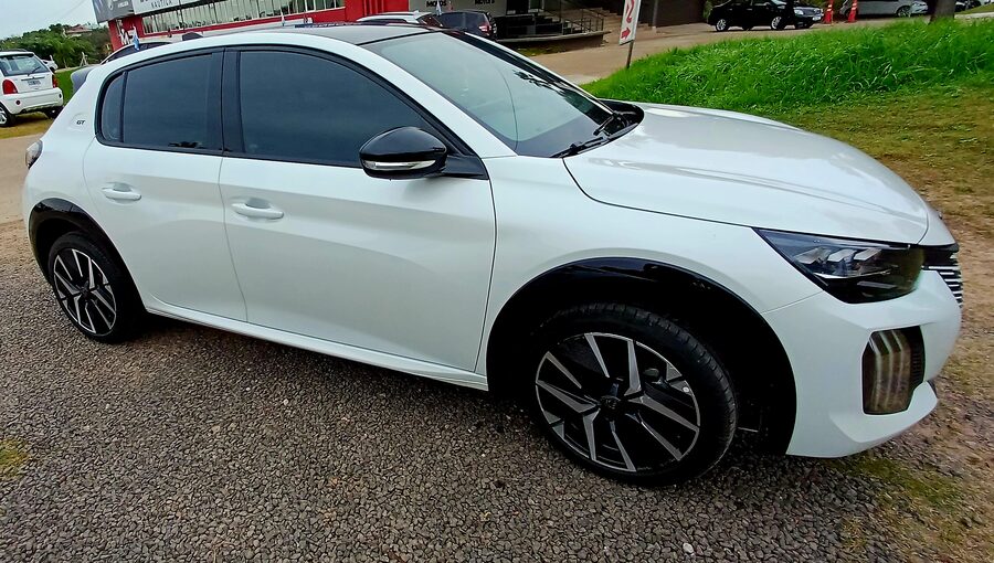 Vendo Peugeot 208 GT200 línea nueva 2025