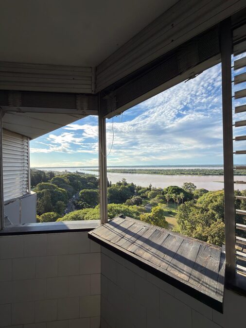 VENDO EXCLUSIVO DEPARTAMENTO CALLE MITRE, VISTA AL RIO.