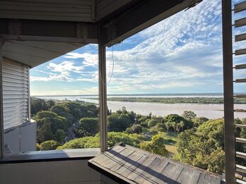 VENDO EXCLUSIVO DEPARTAMENTO CALLE MITRE, VISTA AL RIO.