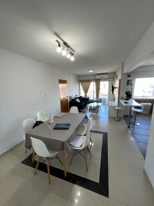 VENDO DEPARTAMENTO 2 DORMITORIOS Y COCHERA - VICTORIA Y CORRIENTES.