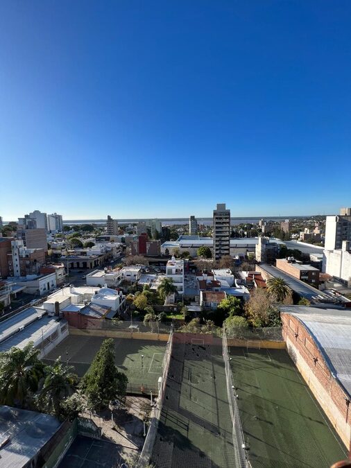 VENDO DEPARTAMENTO 2 DORMITORIOS Y COCHERA - VICTORIA Y CORRIENTES.